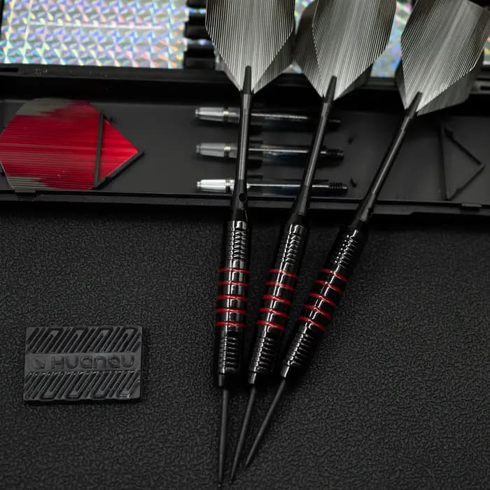 Ensemble de fléchettes professionnel 24g, fléchettes à pointe dure, comprenant des tiges de fléchettes de 47 mm, des ailettes de fléchettes standard et une pierre à aiguiser les fléchettes. Pour la co