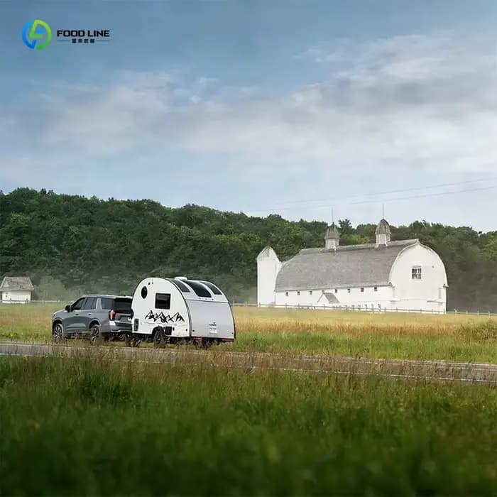 Camping-car multifonctionnel personnalisé, idéal pour l'exploration en pleine nature, les voyages en zone sauvage et les aventures de camping hors route.