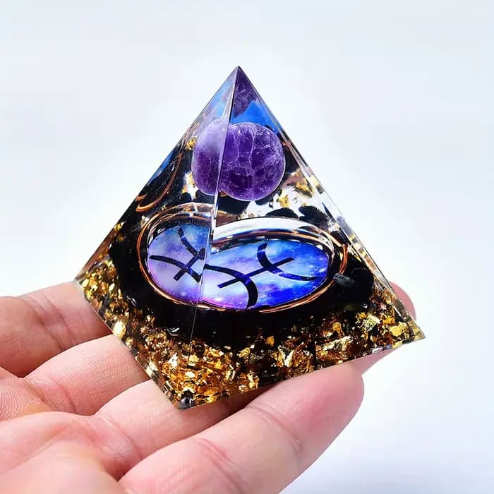 Pyramide d'orgone de douze signes du zodiaque avec améthyste pour la décoration de la maison, idée cadeau unique pour la famille et les amis
