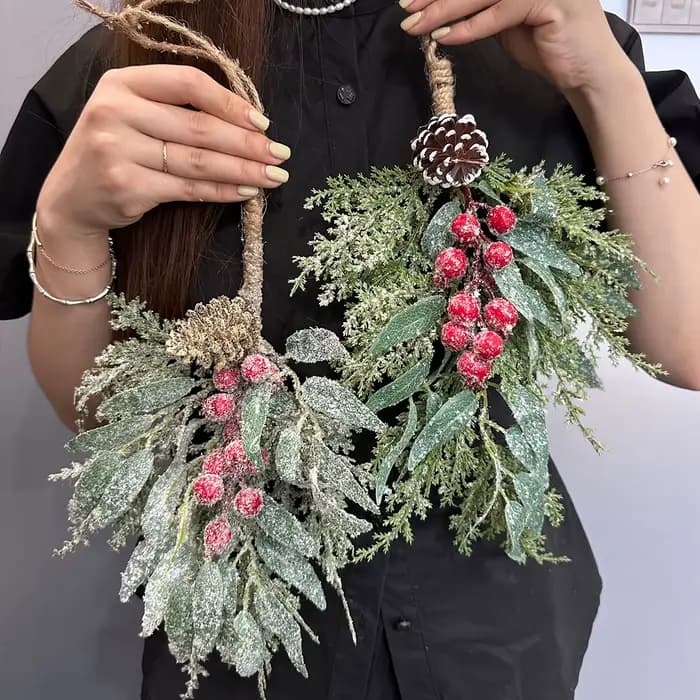 SIA fleur pendentif de noël plantes artificielles PE matériel fleur artificielle cèdre rouge baies pin noix pendentif décor à la maison
