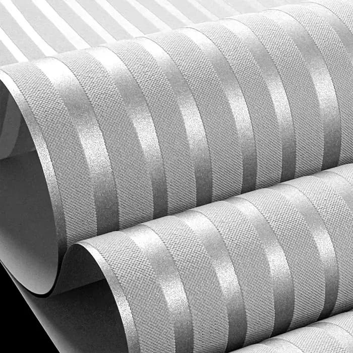 Papier peint gris argenté au design moderne