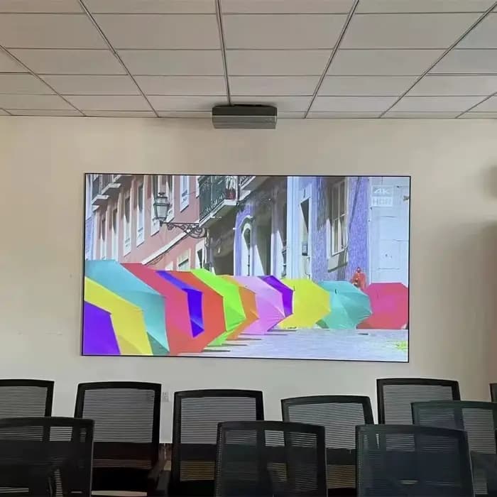 Écran de projection rejetant la lumière ambiante