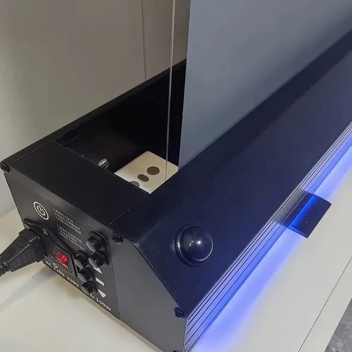 Écran montant électrique au sol avec transmission sonore de trou de perforation et technologie de blocage de la lumière